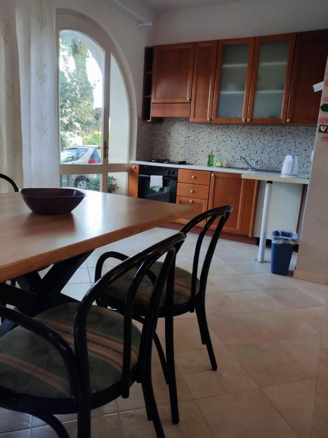 Holiday Home With Free Parking By The Beach بريلا المظهر الخارجي الصورة