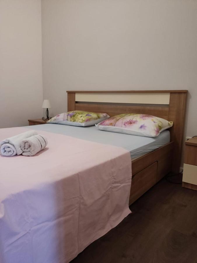Holiday Home With Free Parking By The Beach بريلا المظهر الخارجي الصورة