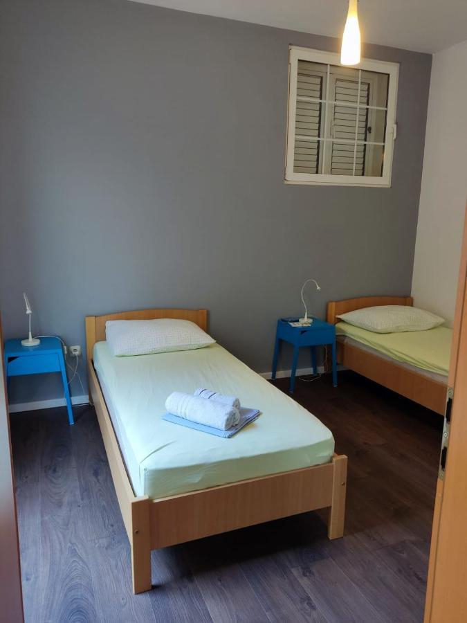 Holiday Home With Free Parking By The Beach بريلا المظهر الخارجي الصورة